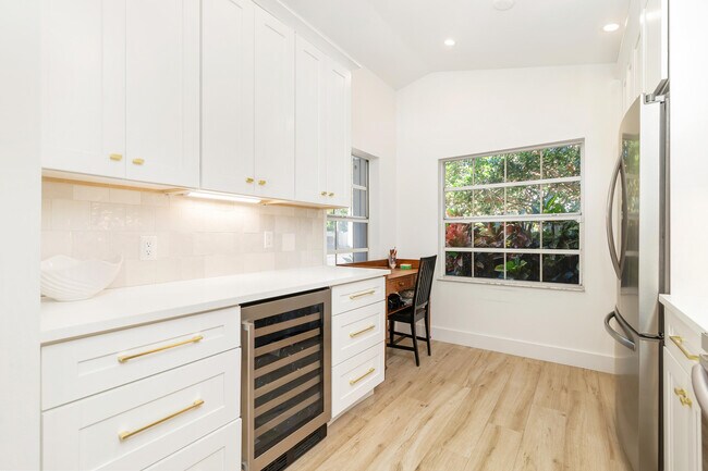 Photo - 15 Commodore Pl