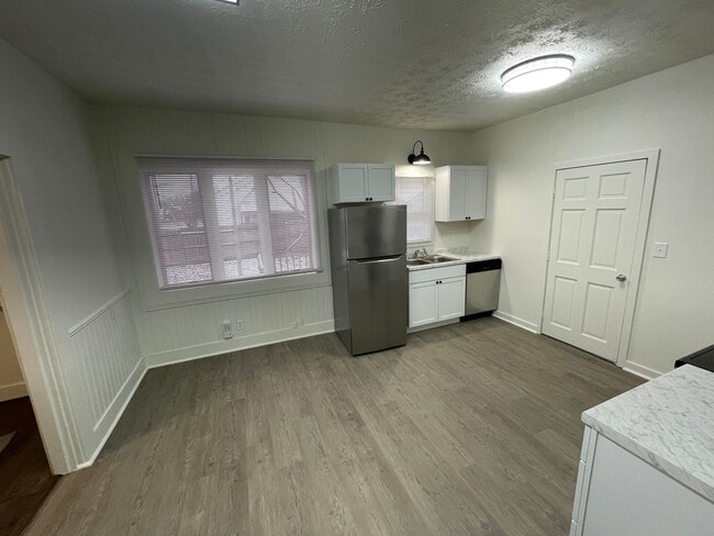 Photo - 5 Bedroom Available NOW