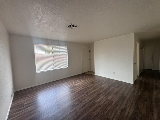 Photo - 5056 E Evergreen Dr