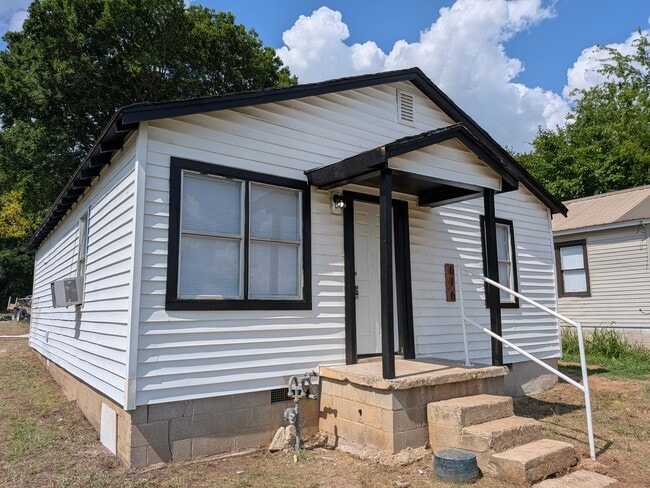 Photo - 616 W Oklahoma Ave
