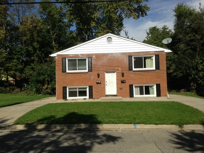 Photo - 1135 Beech St House