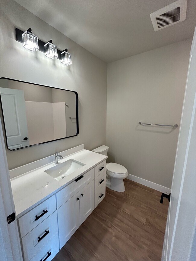 Photo - 2012 Winnebago St Unit 306