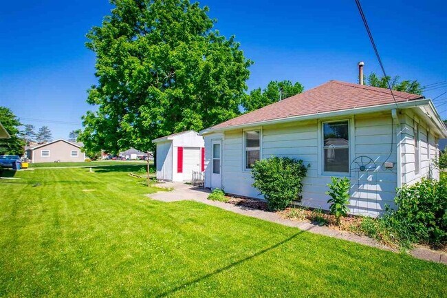 Photo - 705 E 10th St