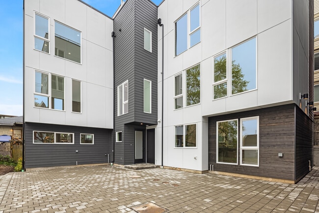 Building Photo - 4425 Fremont Ave N