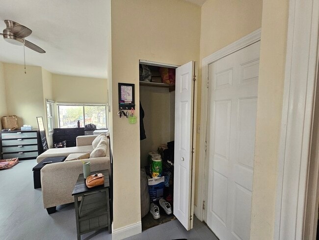 Photo - 464 Meridian St Unidad B