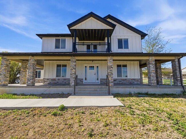 Building Photo - RES_O VAN DER WATT_14512 Unit UPSTAIRS