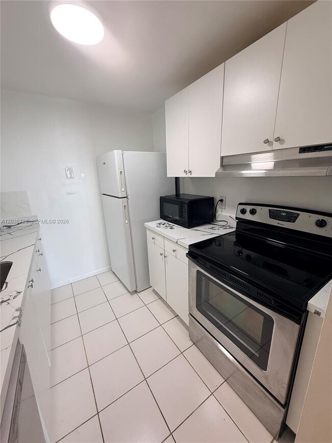 Photo - 2350 NE 135th St Unidad 802