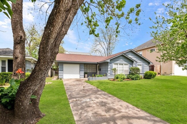 Building Photo - 5232 Mimosa Dr