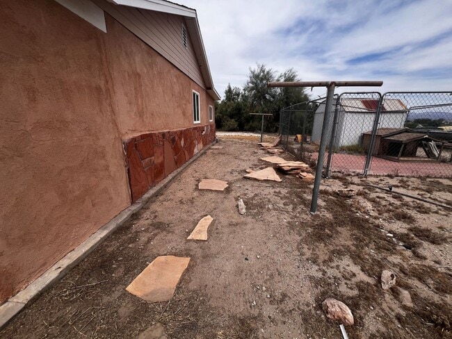 Building Photo - 2210 Bush St