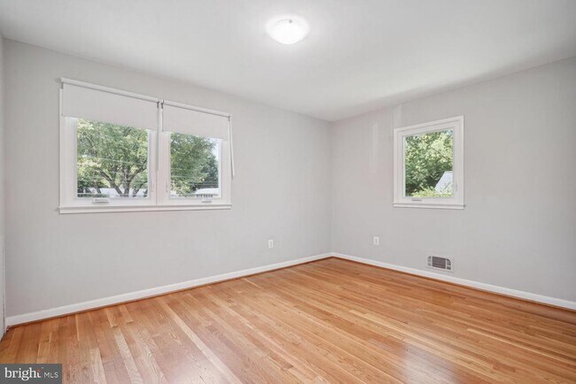 1633 Warner Ave