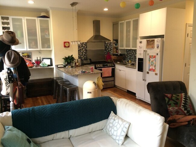 Photo - 174 Bolton St Unidad 3