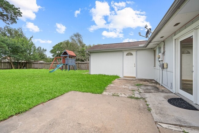 Building Photo - 20027 Crazy Horse Cir