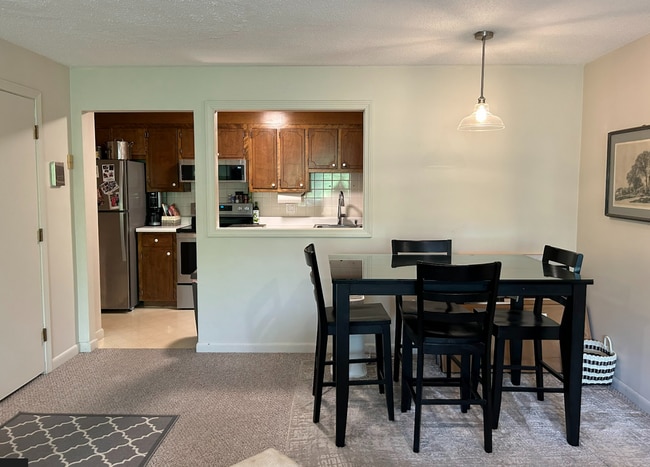 Photo - 3 Hallmark Gdns Unit 10