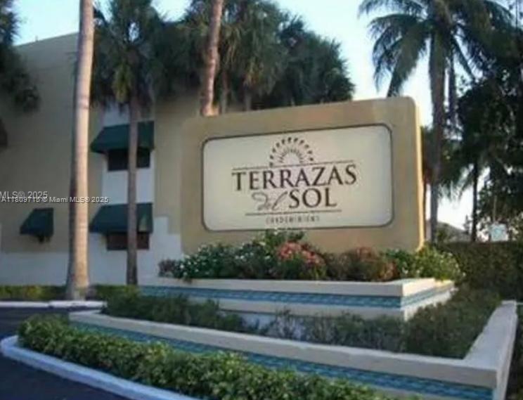 Photo - 2660 W 76th St Unidad 211 Rental