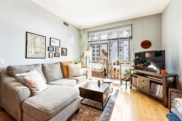 Building Photo - 309 W Washington Ave Unit 502