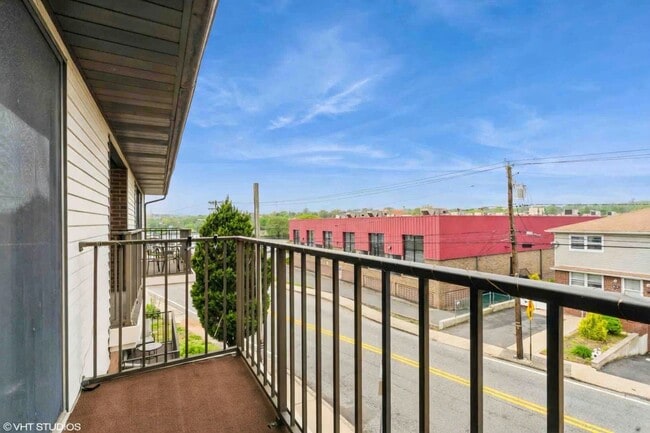 Balcony - 500 Riverside Ave Unit 2D