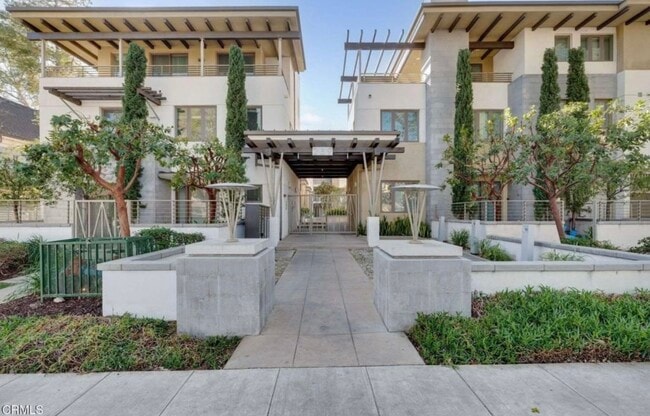 Building Photo - 239 S Marengo Ave Unit 203