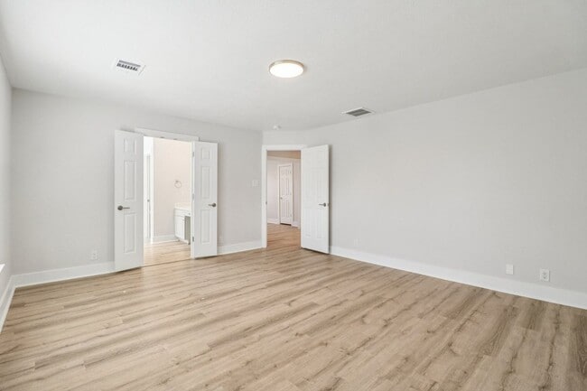 Photo - 23607 Silver Creek