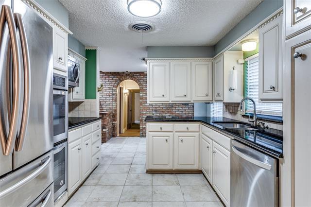 Photo - 705 Lake Louise Rd