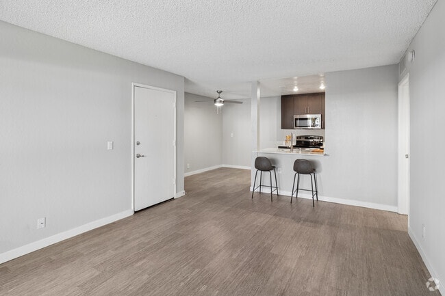 2BR, 2BA - 962SF - Living Room - Breve Park