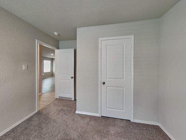 Photo - 10518 Varmus Dr