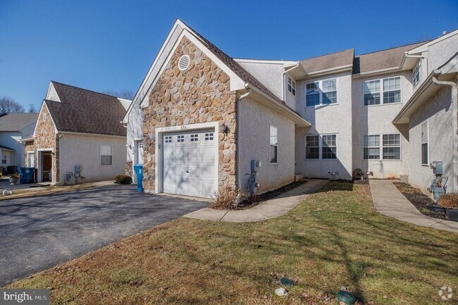 Building Photo - 556 Cork Cir Rental