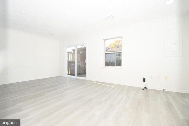 Photo - 8635 Union Pl