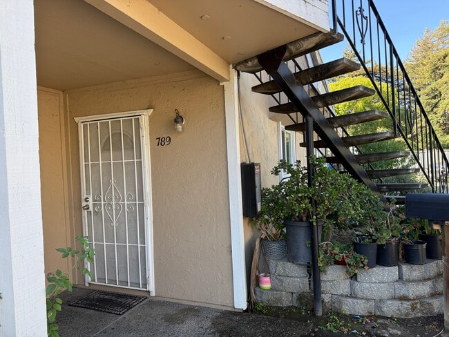 Building Photo - 785 S Freeway Dr Unit 785