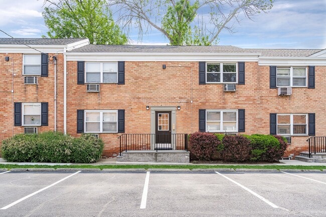 114-120 Montgomery Street Apartments