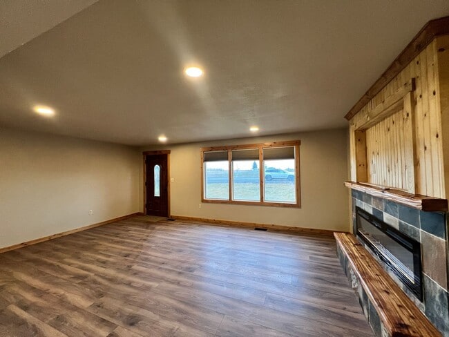 Photo - Country Living Close to Town!