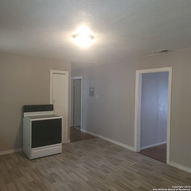 Photo - 1114 Kyle St