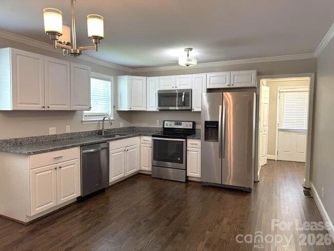 Photo - 2401 Roslyn Ave