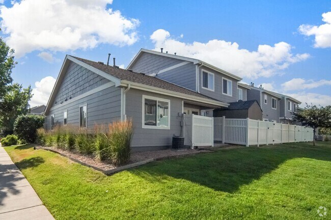 Building Photo - Great two bedroom, one bath near airport. Rental