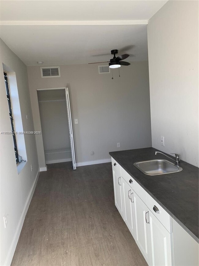2932 NW 16th Ave Unit 2B