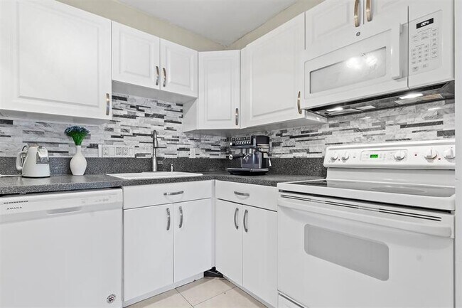 Photo - 751 Pine Dr Unit 204