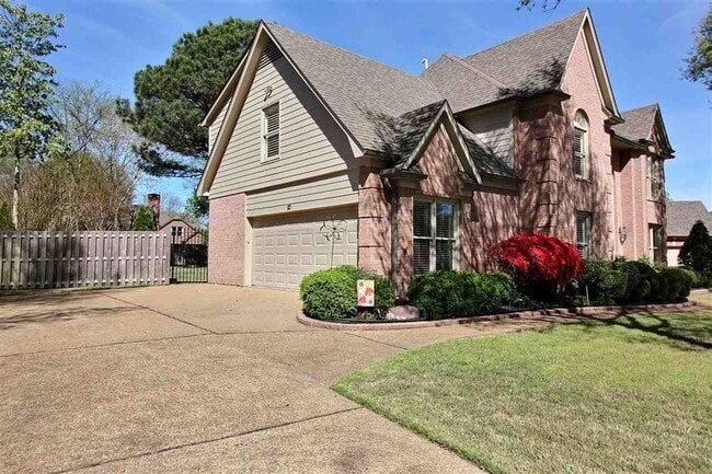 Photo - 2345 Linkenholt Dr