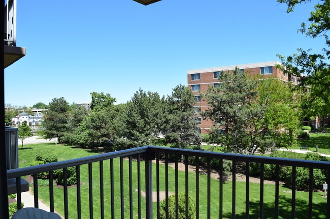 Photo - 2211 S Stewart Ave Unit 3D