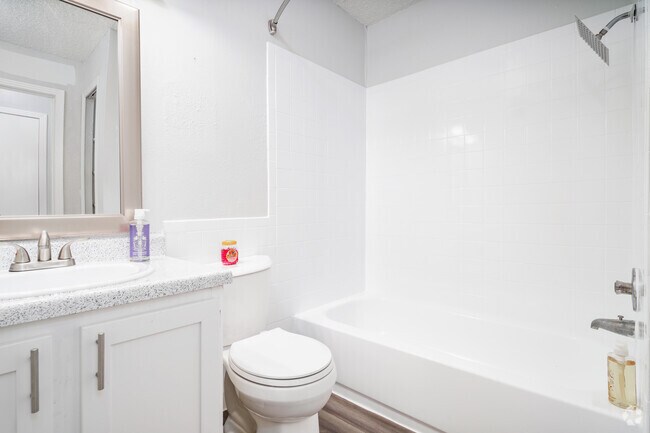 1BR, 1BA - 525SF - Bathroom - Timbers Edge