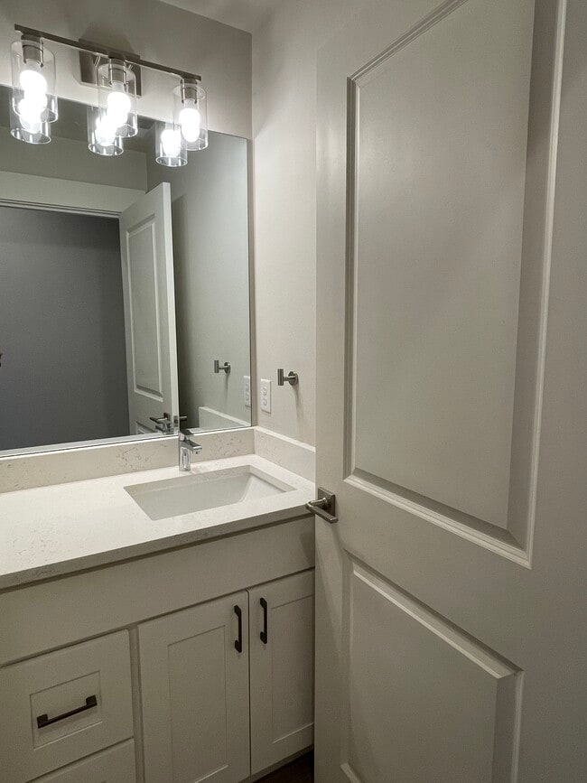 Photo - 1030 Finch Ln