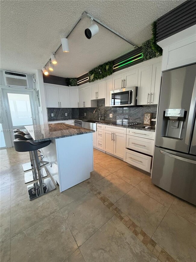 Building Photo - 1200 N Fort Lauderdale Beach Blvd Unit 605