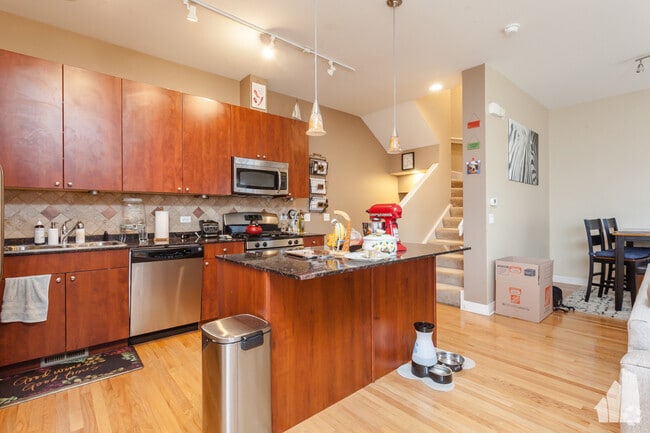Building Photo - 648 W 16th St Unit 3 Rental