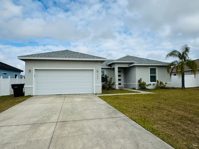 Gorgeous 4 Bed 2 Bath Home in Poinciana! - Gorgeous 4 Bed 2 Bath Home in Poinciana!