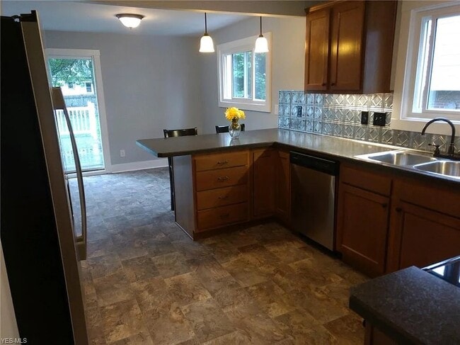 Photo - 353 N Chestnut St