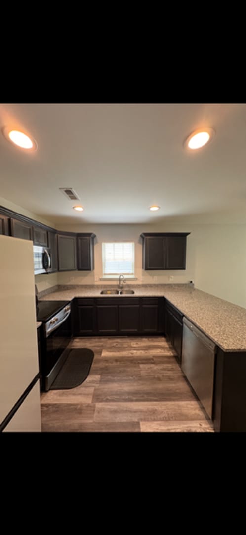 Building Photo - Single Family Home