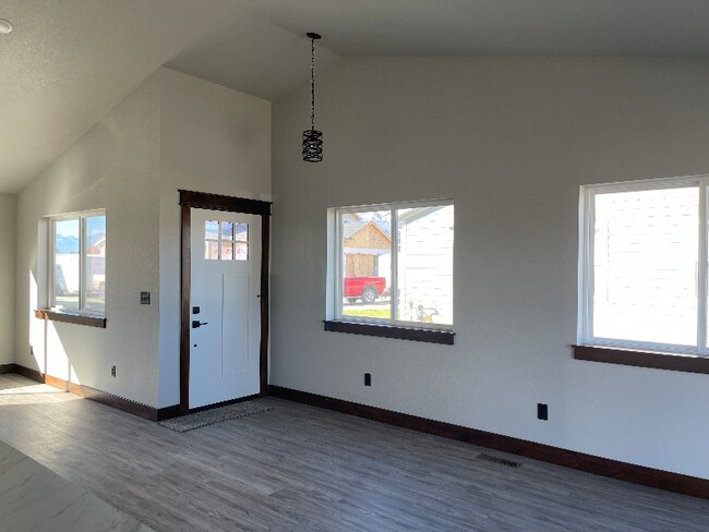 Photo - 127 One Wy Lp