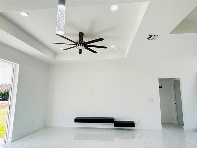 Photo - 2022 Xelda Ave N