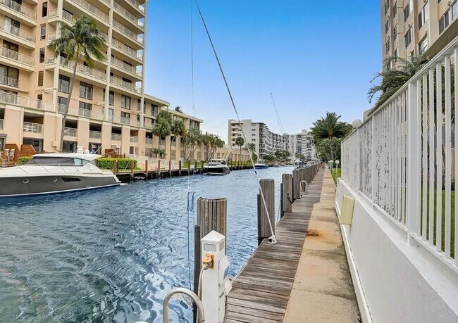 Photo - 3100 NE 49th St Unidad 1009