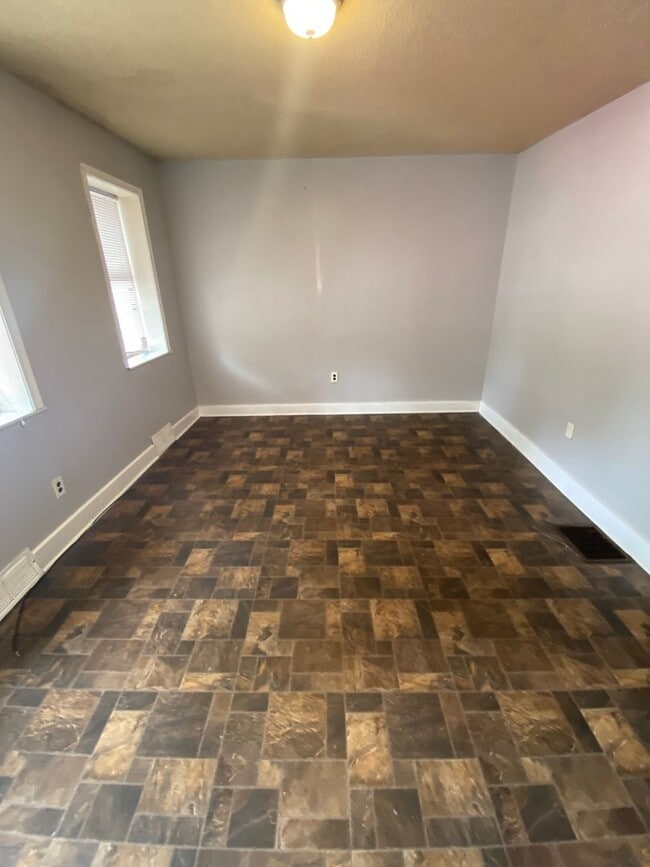 Photo - 2-Bedroom, 1-Bathroom Home With Bonus Room in Lancaster City!