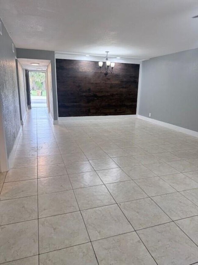 Photo - 212 NW 46th Ct