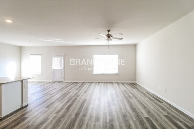 Photo - 148 Avondale Blvd SE